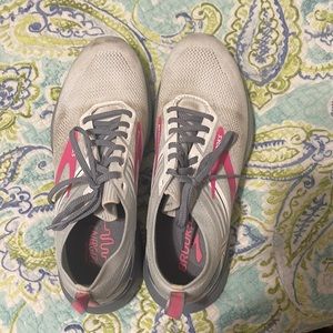 Women’s brooks ricochet 3.0 tennis shoes